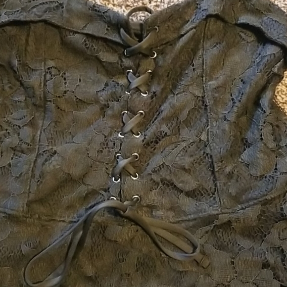 Express lace cami - Picture 2 of 4